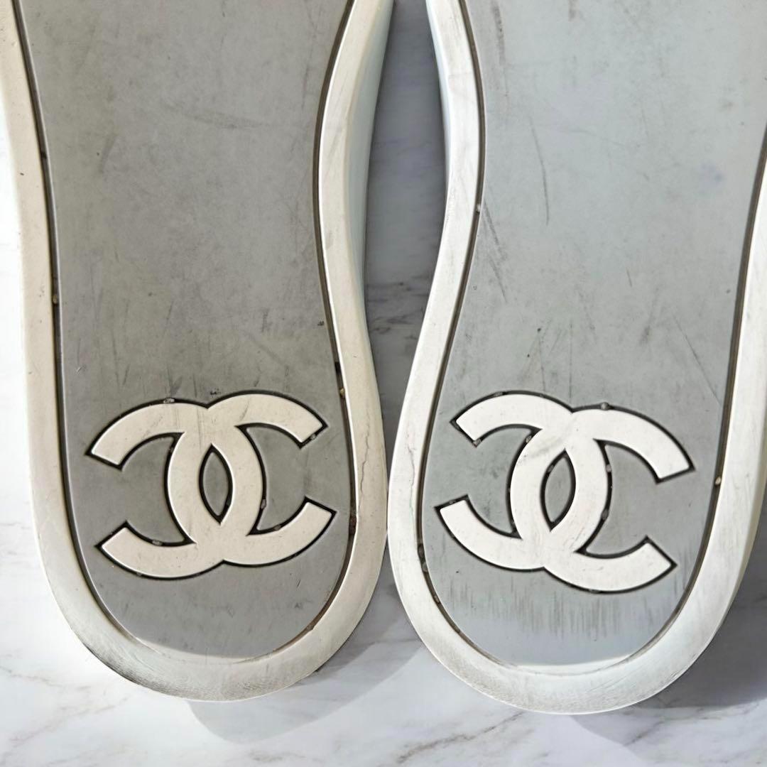 CHANEL ココマーク　型押し　ホワイト　シルバー　スニーカー　24cm