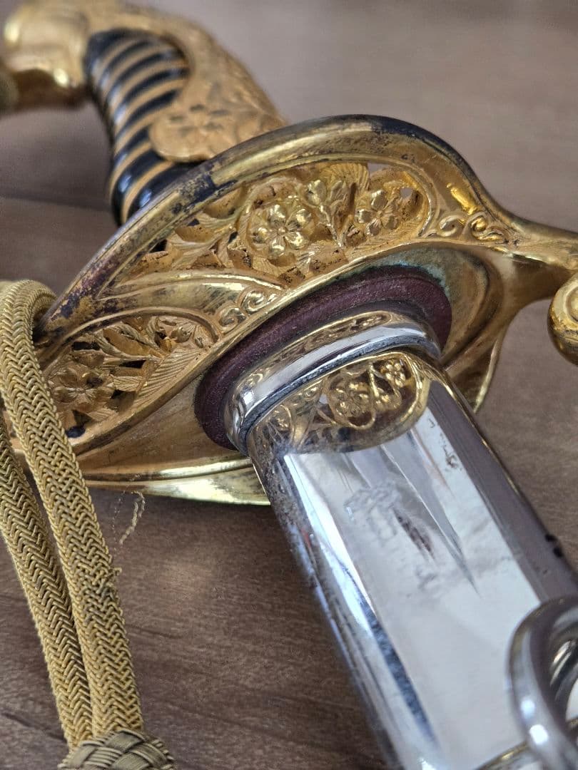 日本陸軍　実物　美品　将校サーベル/模造刀身入り　刀緒付き