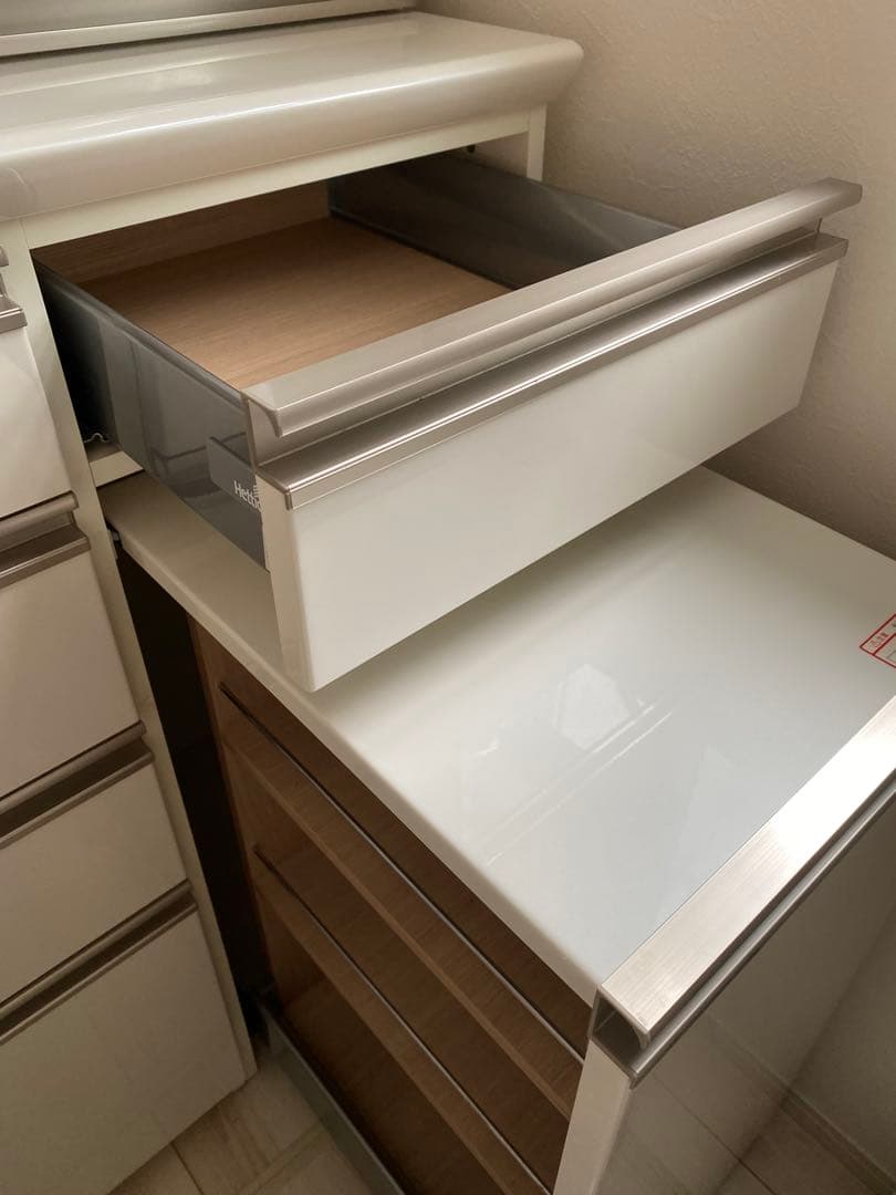 ホワイト 食器棚 ガラス扉付き　4/24まで