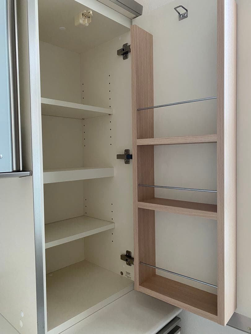 ホワイト 食器棚 ガラス扉付き　4/24まで