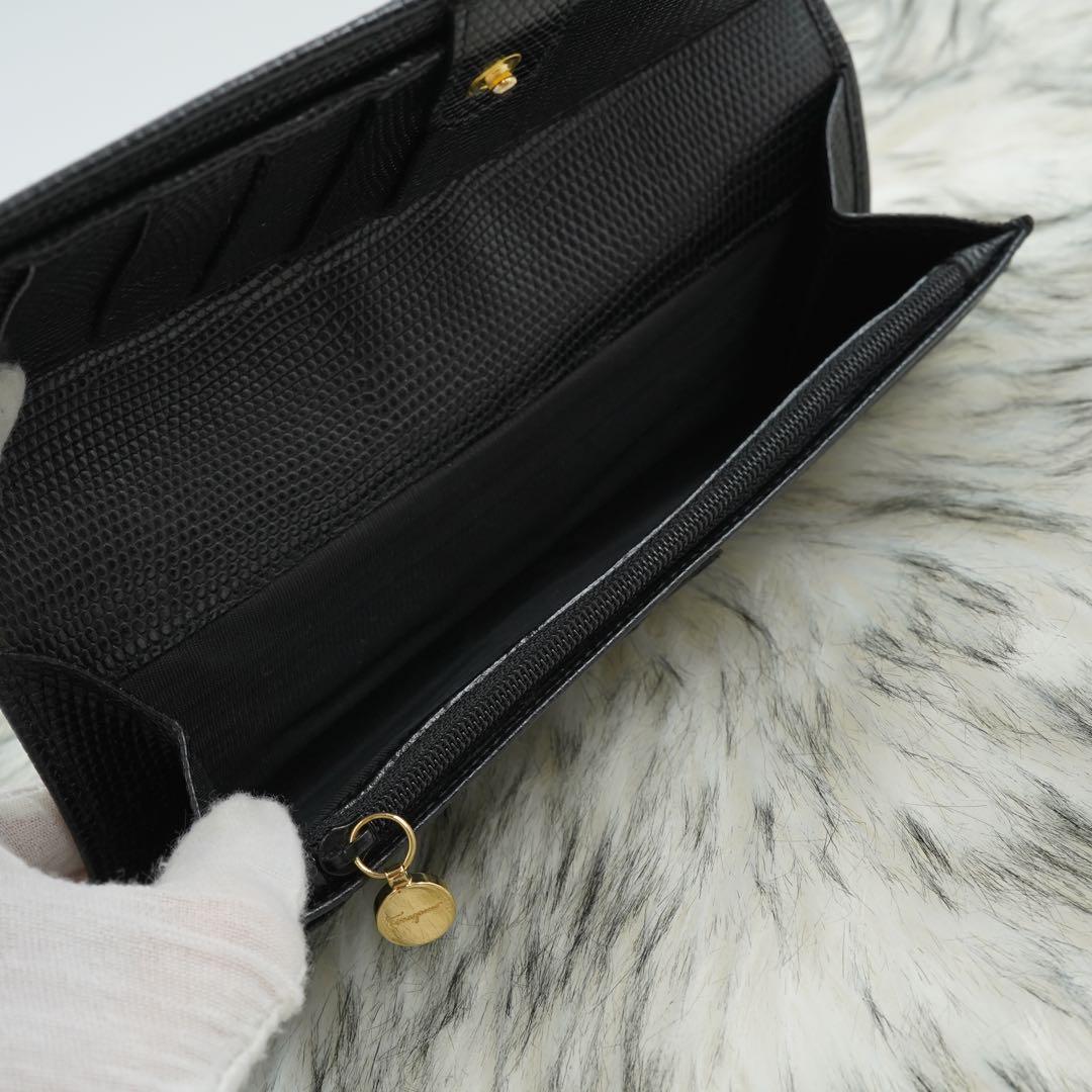 ほぼ未使用品　箱付き　Salvatore Ferragamo 長財布　ヴァラ　黒