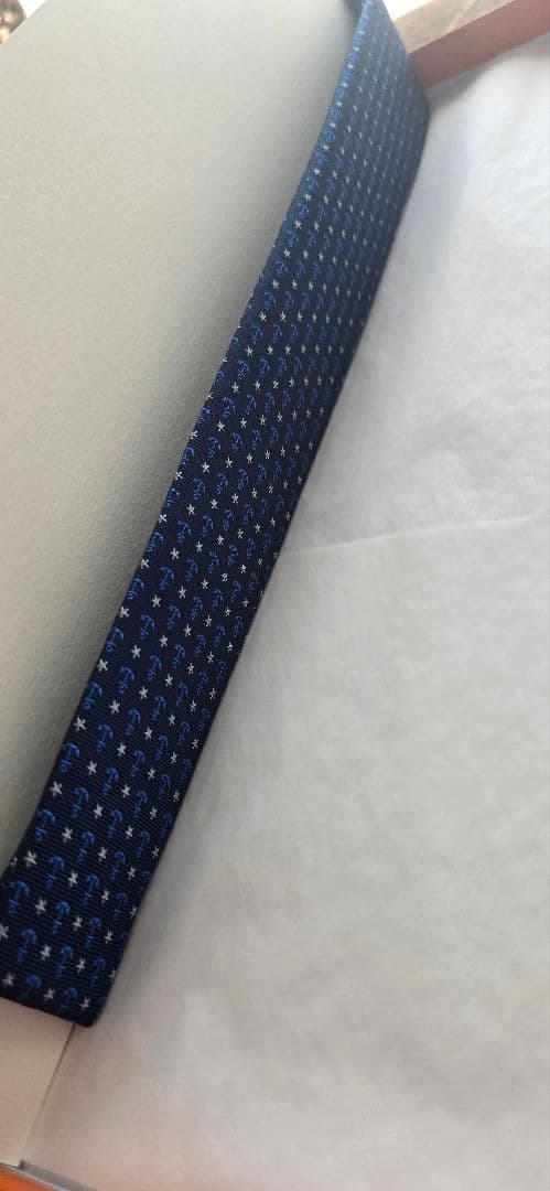 ★POLITE★　【新品未使用　プレゼントに】HERMES ネクタイ