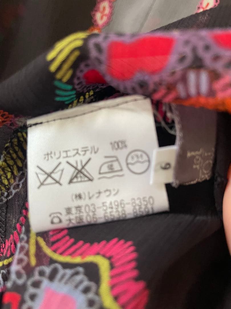 トクコプルミエブォル幾何学花柄黒シフォンチュニック