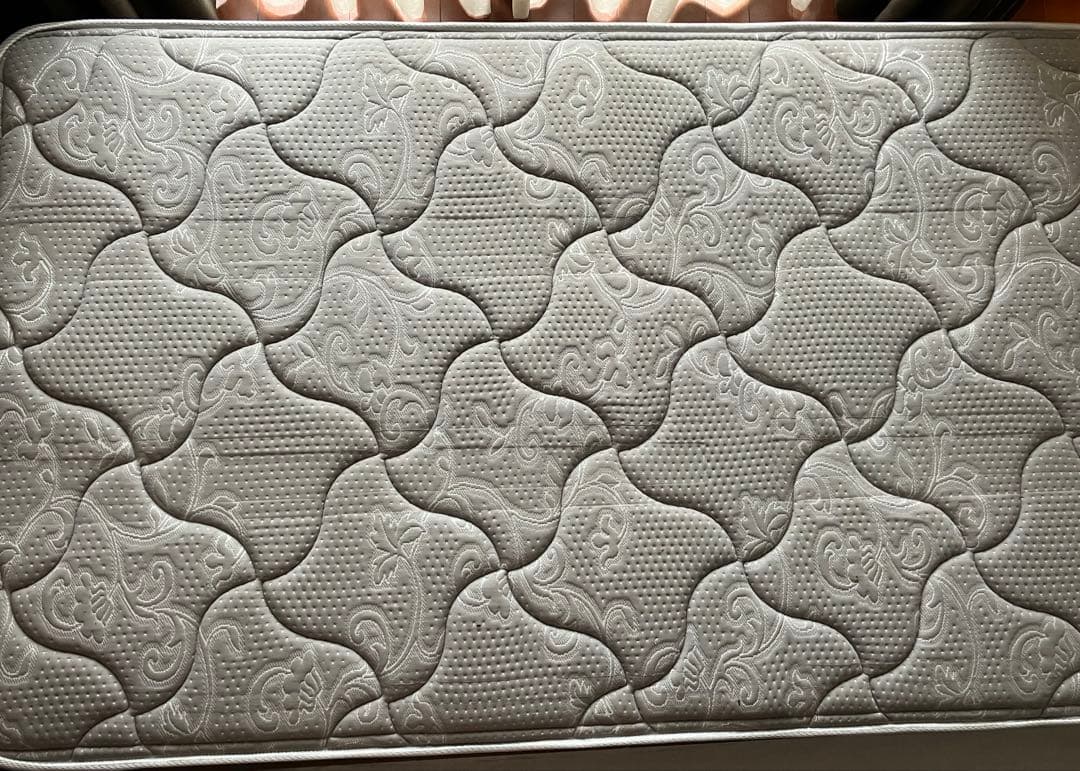 【美品】シモンズ　マットレスシングル　ミディアム