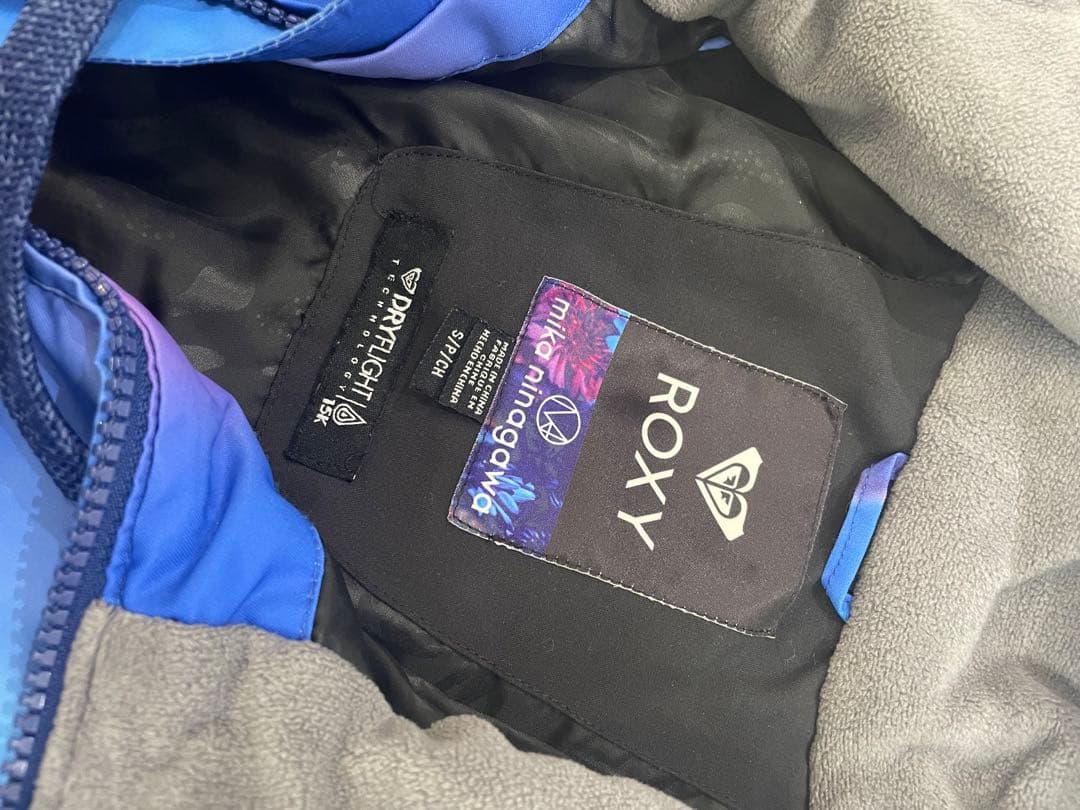 レディース　ROXYスノーボードウェア 青色 花柄　蜷川実花