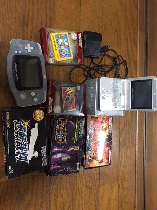 ゲームボーイアドバンスとソフト5本と充電器
