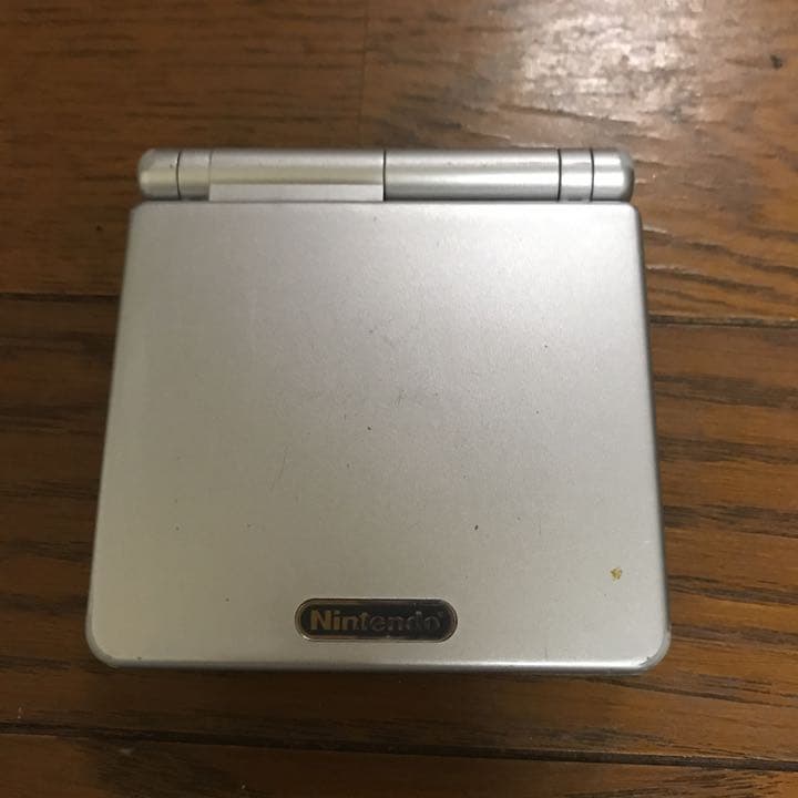 ゲームボーイアドバンスとソフト5本と充電器