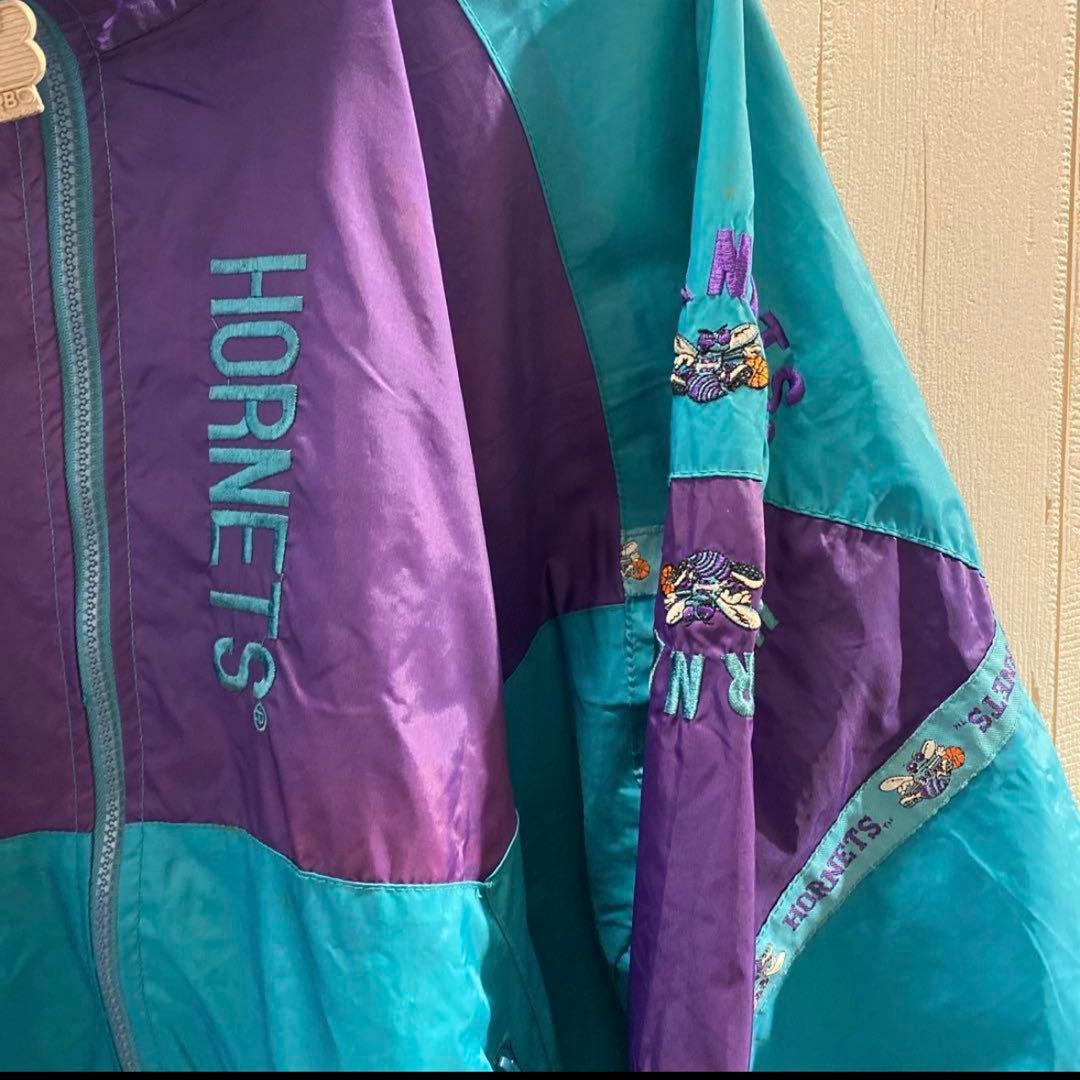 【古着】NBAシャーロット・ホーネッツ　ナイロンジャケット　ビンテージ　アウター