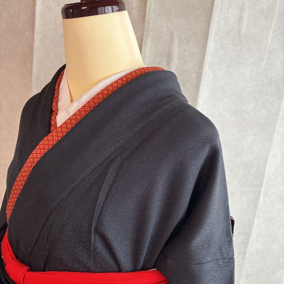 色無地　フルセット　着物　正絹　黒　比翼仕立て　帯で遊ぶ黒　粋　一つ紋刺繍　J5