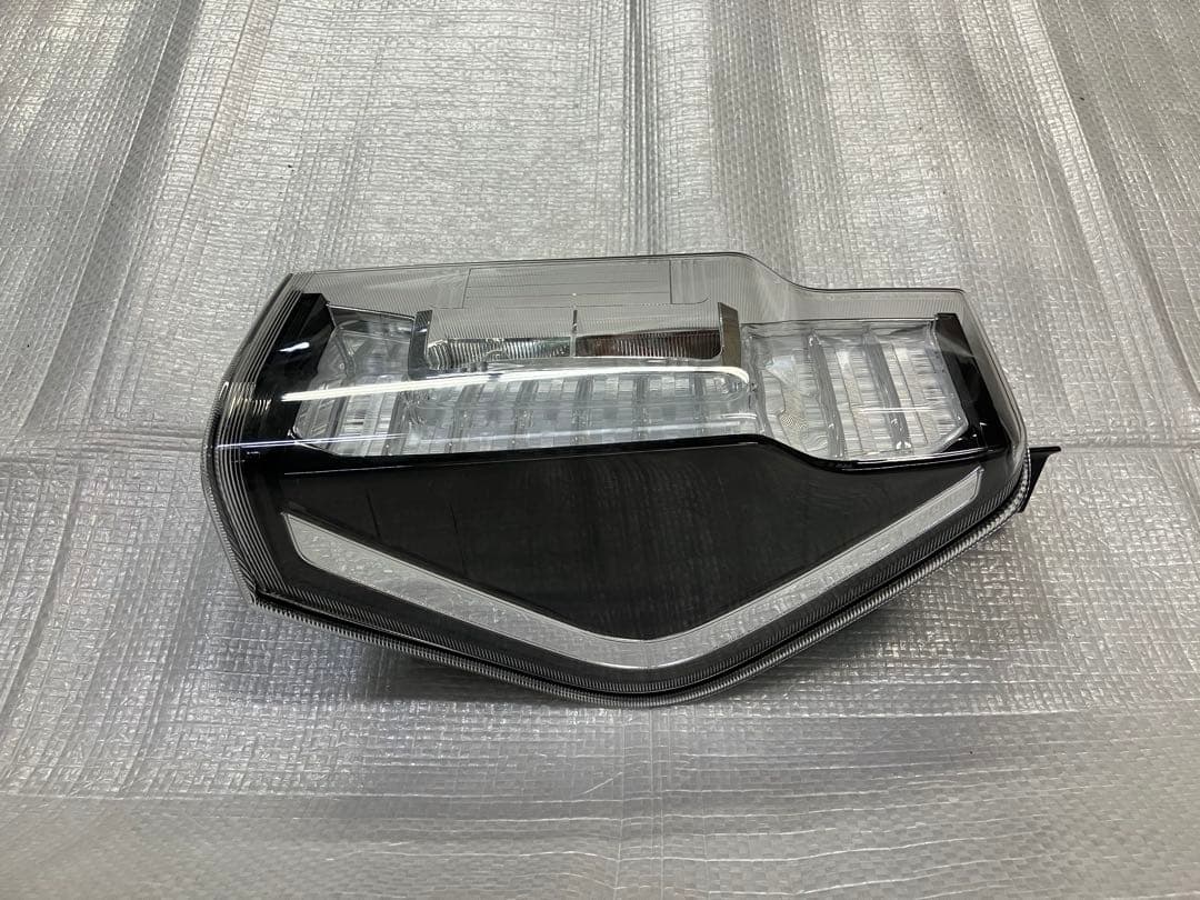 ♦︎ダイハツ★タントカスタムLA600S右純正テール♦︎インナーブラックタイプ♦︎