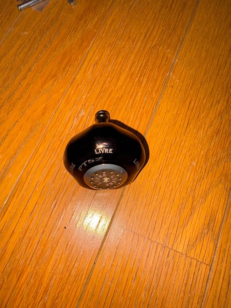 LIVRE PT52 スピニングリールノブ　シマノB用　ブラウン&チタン