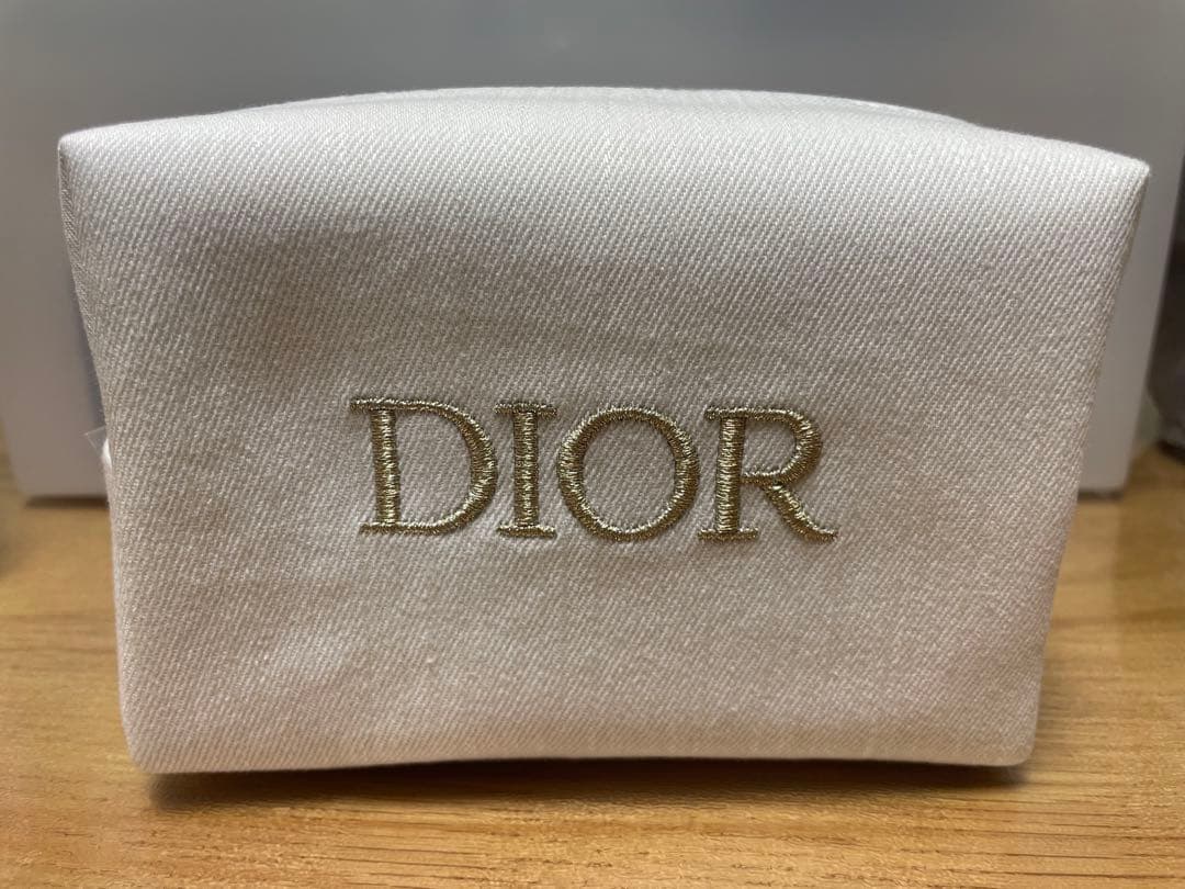 Miss Dior Essence 35ml 25年新作　ポーチ付き