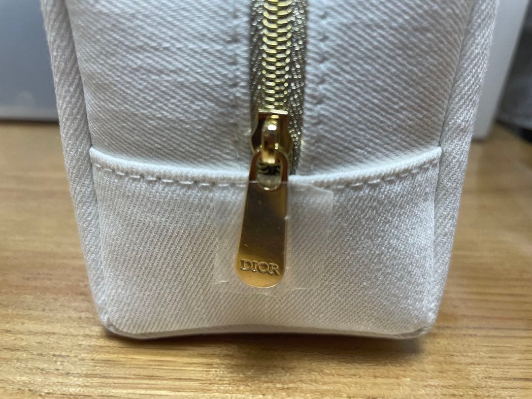 Miss Dior Essence 35ml 25年新作　ポーチ付き