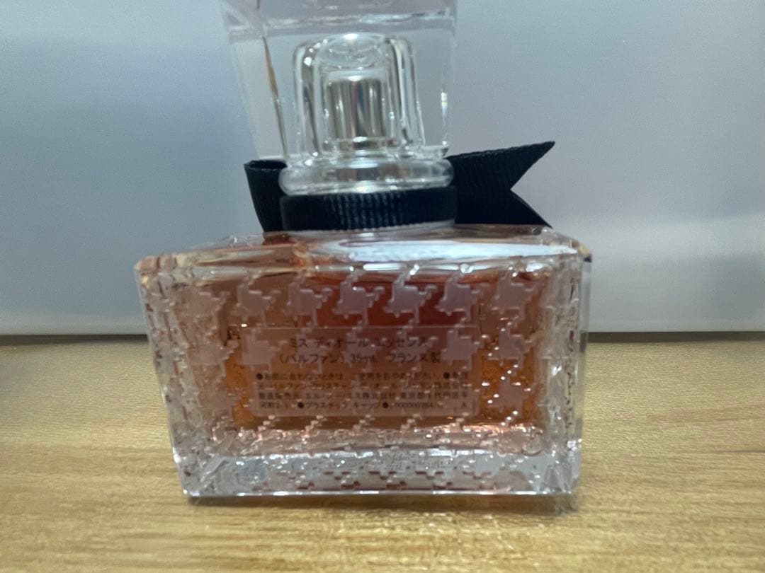 Miss Dior Essence 35ml 25年新作　ポーチ付き