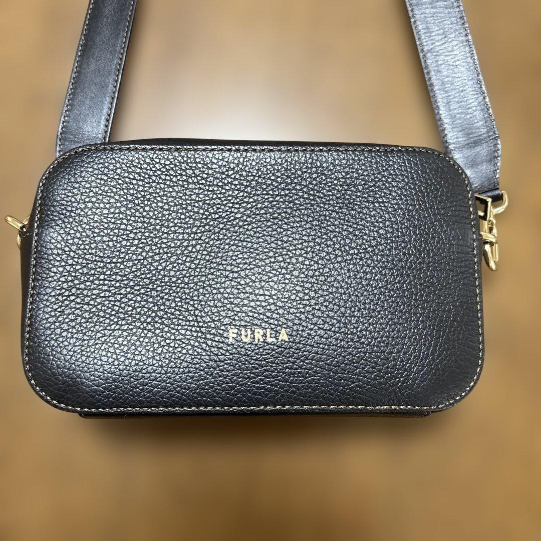 FURLA 革ショルダーバッグ