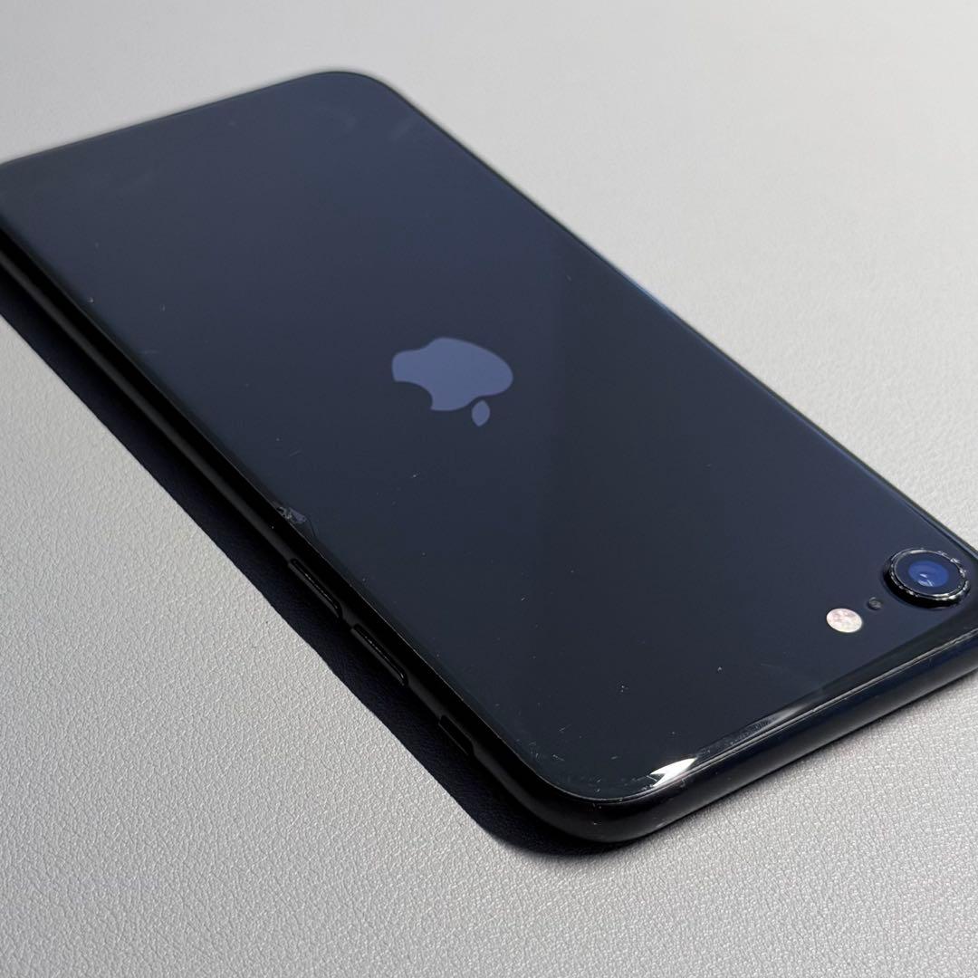 iPhone SE（第２世代）64GB