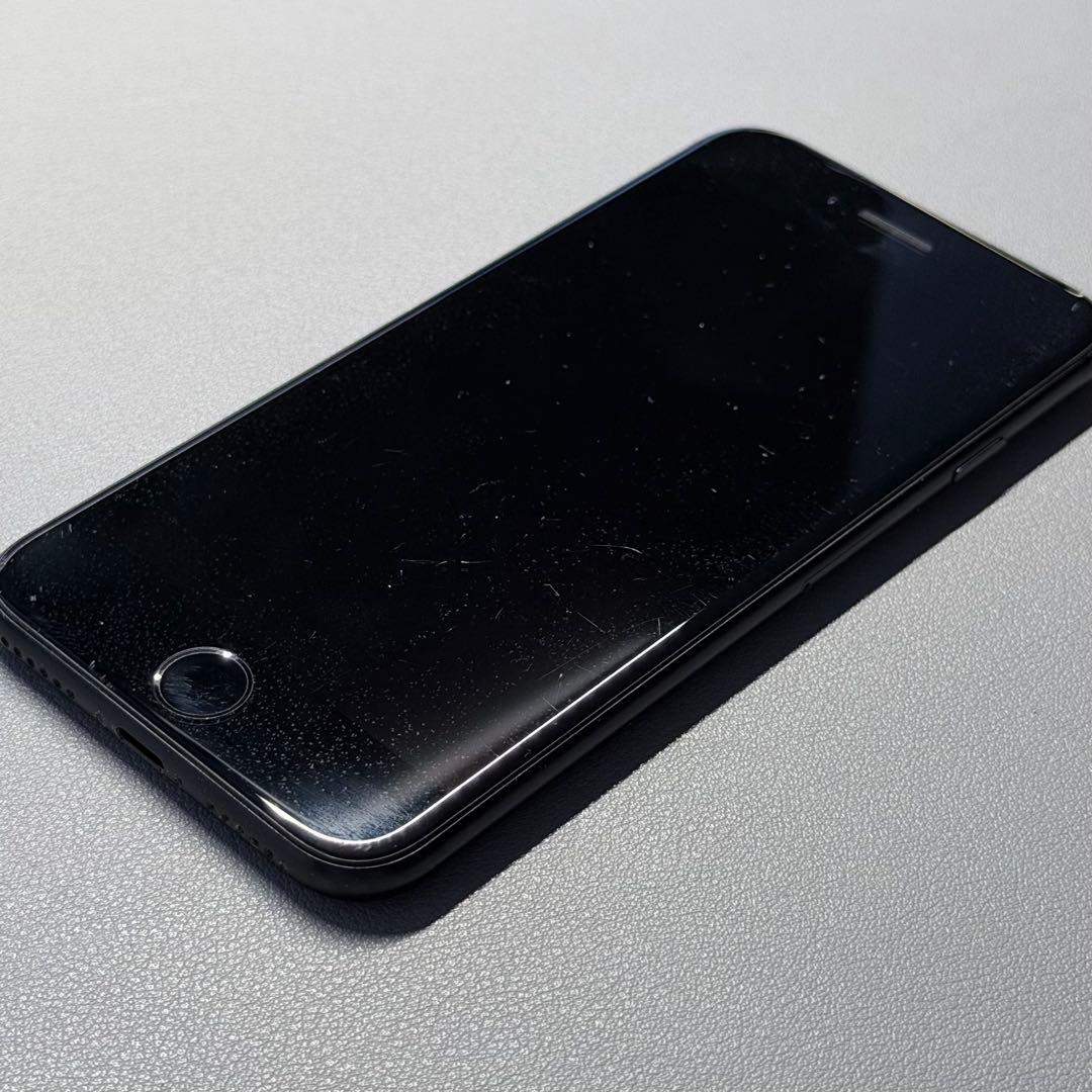 iPhone SE（第２世代）64GB