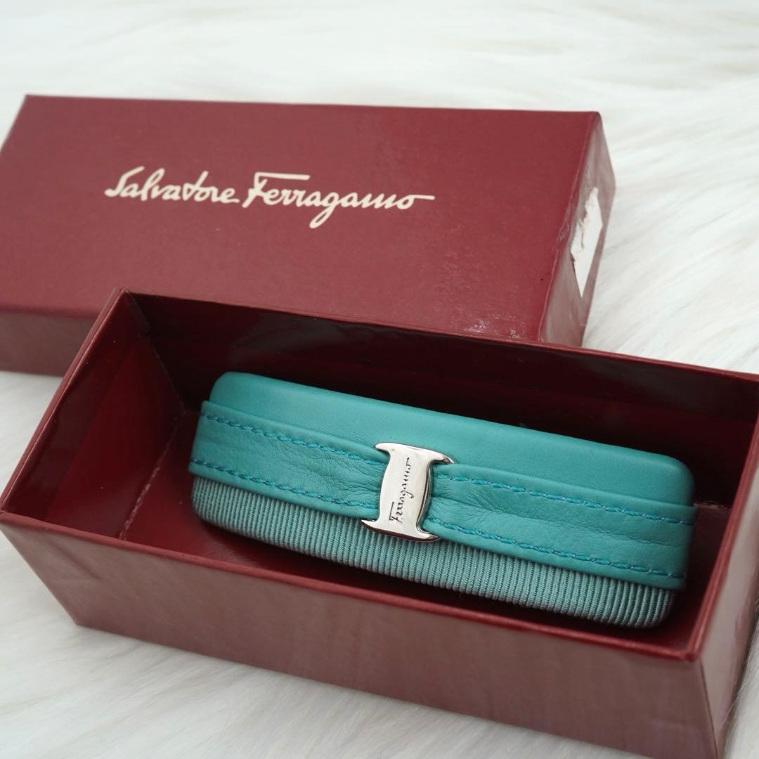 未使用品　箱付き　Salvatore Ferragamo バレッタ　ヘアピン