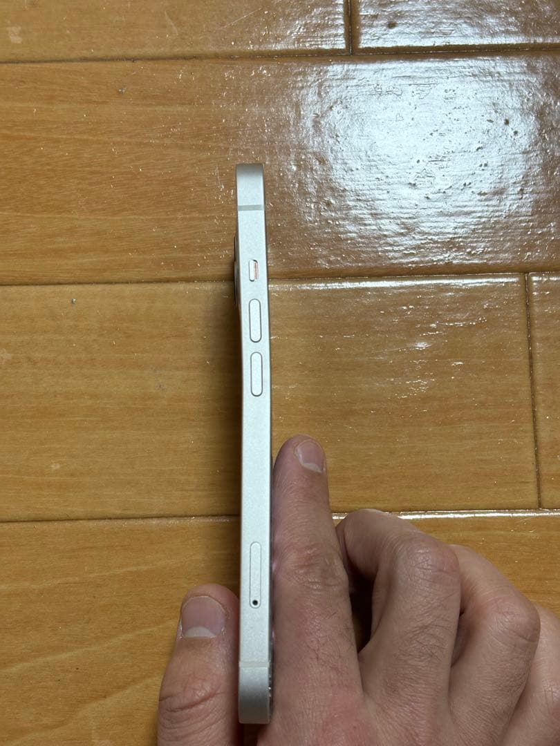 Apple iPhone 13 128GB ホワイト ひび割れあり