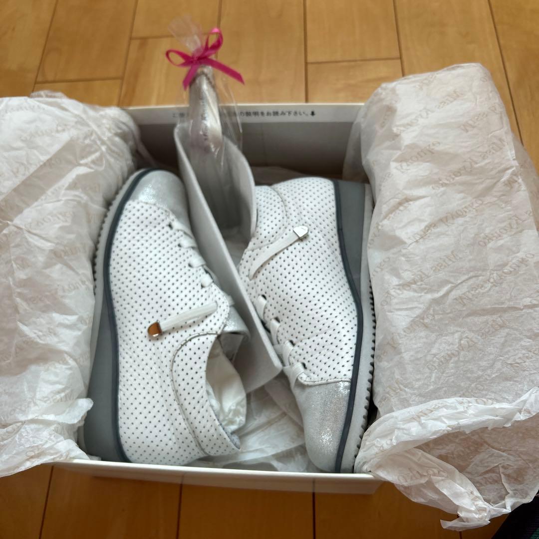 【ミスキョウコ】レディース白スニーカー 23.0cm、靴べら付き