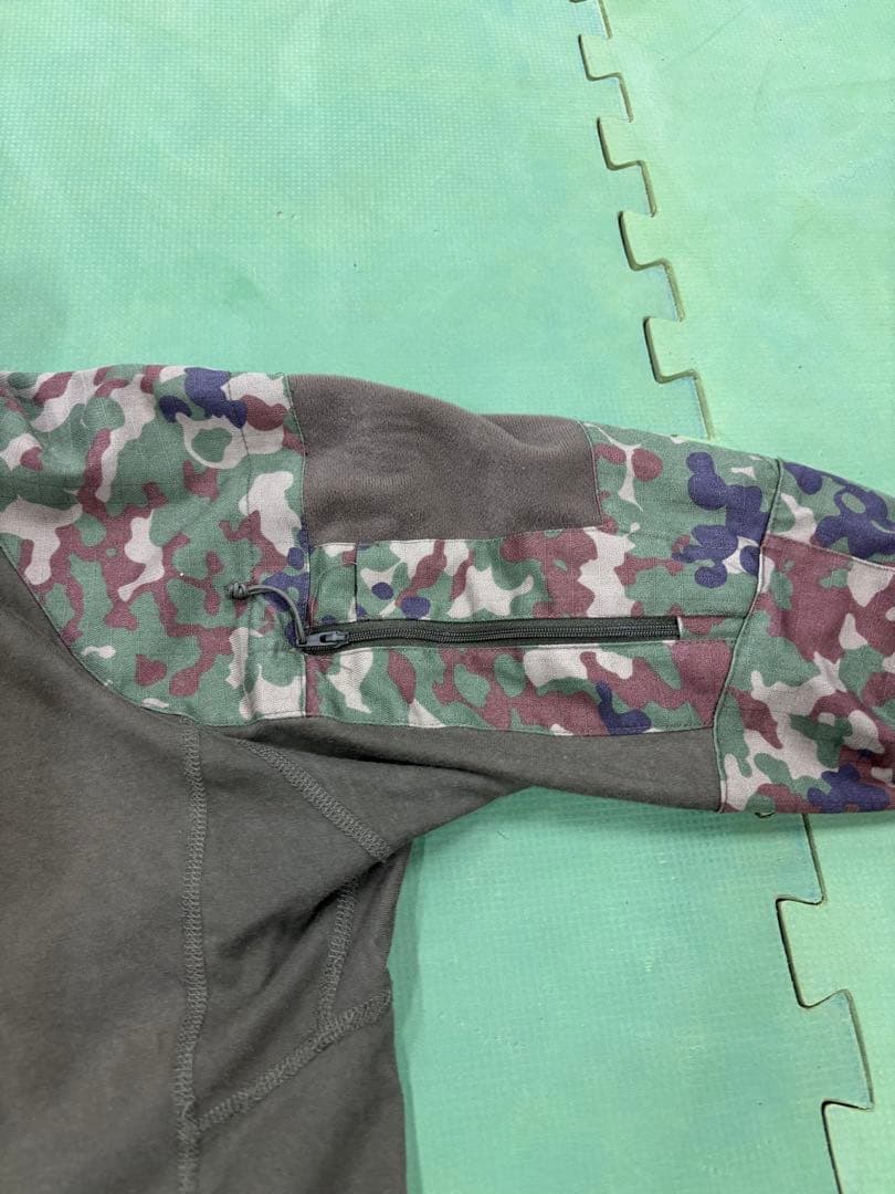 迷彩柄ハイネック戦闘服