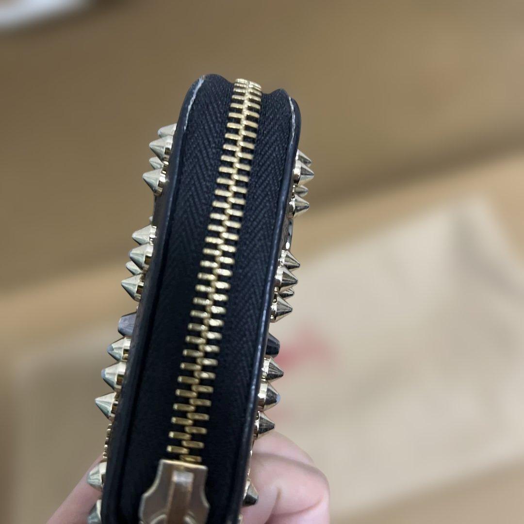 Christian Louboutin スタッズ ブラック長財布