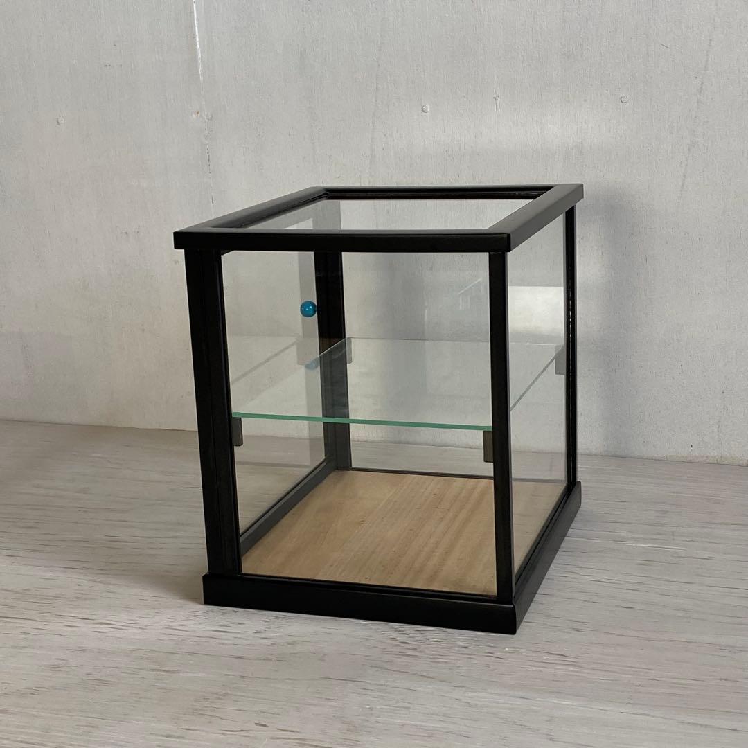 g310 古い木製 小振り黒い木枠ガラスケース 2段 卓上 ショーケース