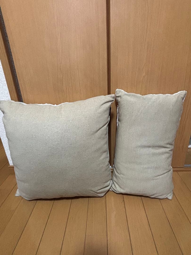 Ttww　NEED'K ビーズ　レーザー　クッション　ホワイト系　2個