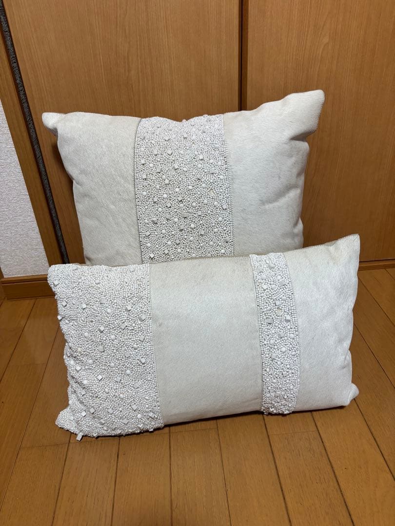 Ttww　NEED'K ビーズ　レーザー　クッション　ホワイト系　2個