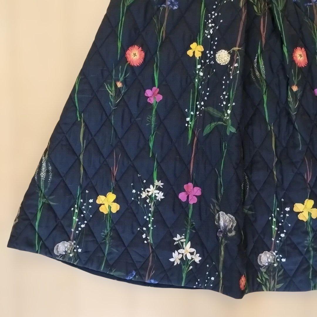 【AKIRANAKA】アキラナカ フラワープリントキルティングスカート/ブラック