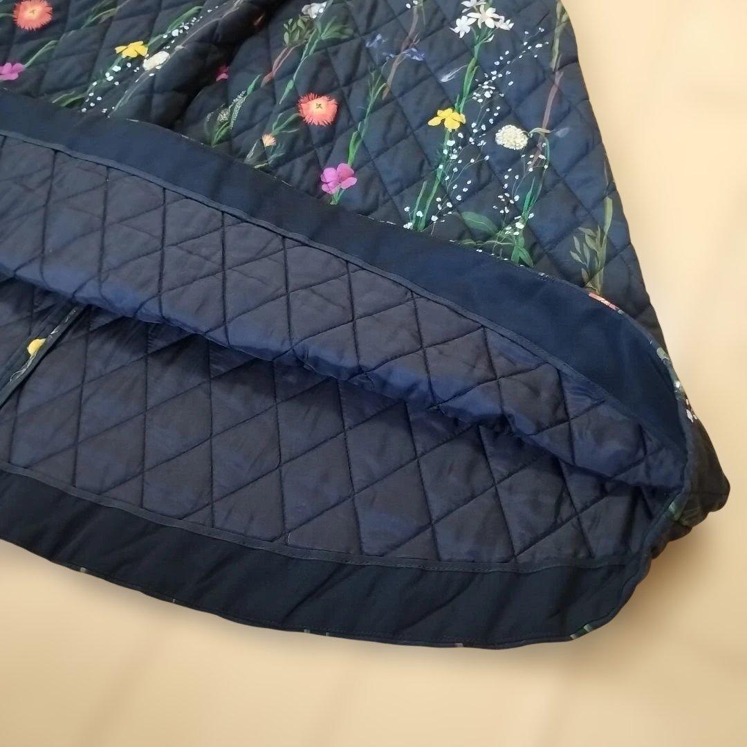 【AKIRANAKA】アキラナカ フラワープリントキルティングスカート/ブラック