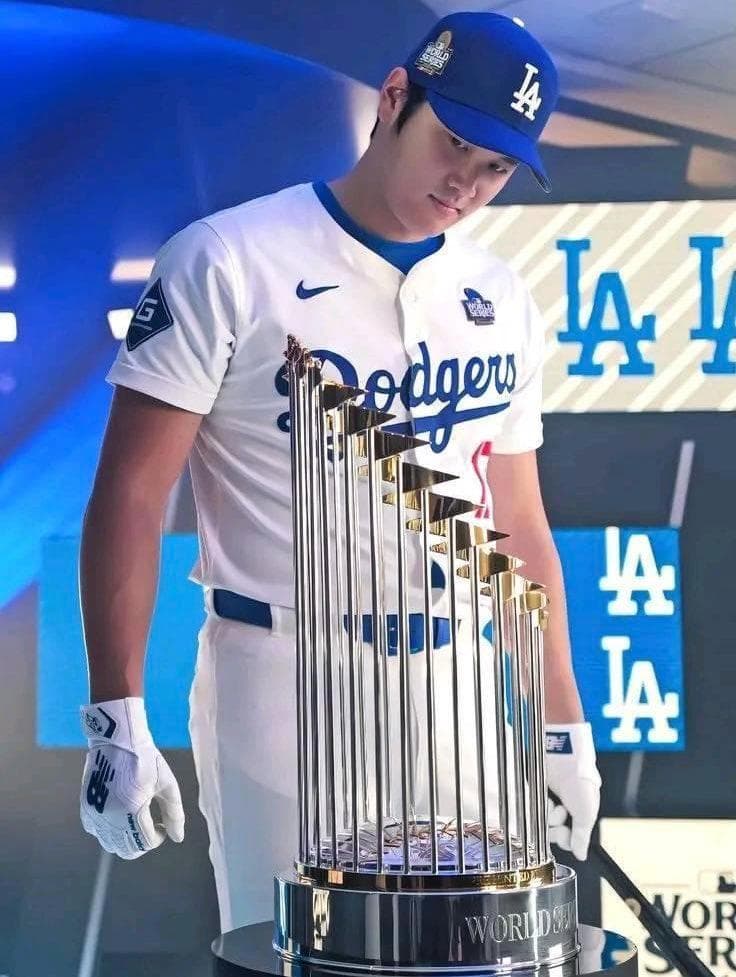 大谷翔平2024WSチャンピオントロフィーFOCO社フィギュア限定品