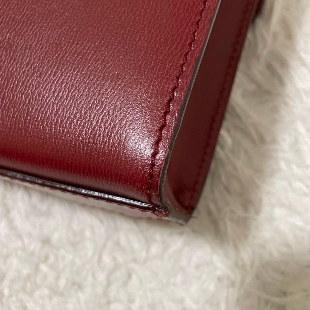 美品　フェラガモ　カメラバッグ　レッド　シルバー金具　ロゴ刻印　ショルダーバッグ