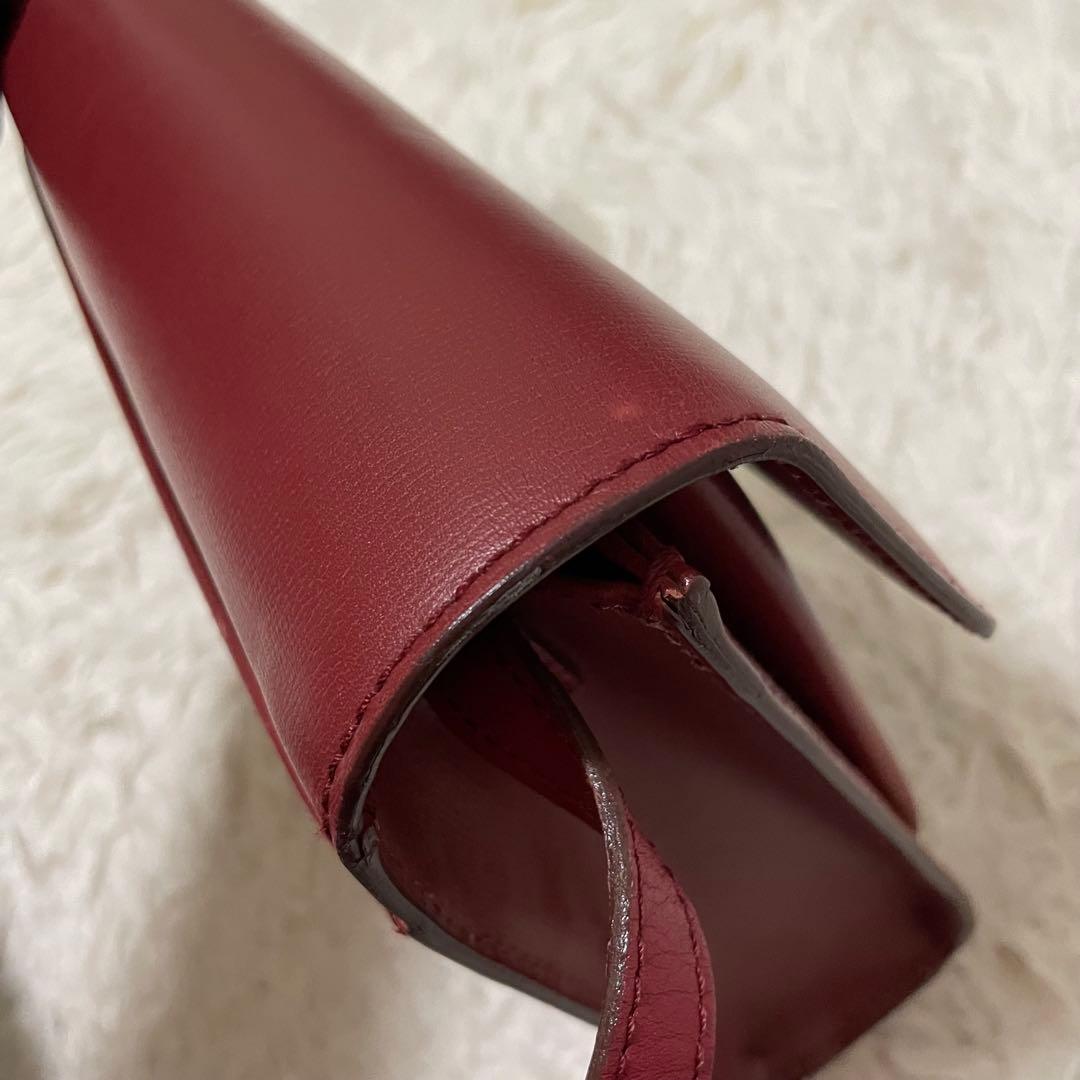 美品　フェラガモ　カメラバッグ　レッド　シルバー金具　ロゴ刻印　ショルダーバッグ