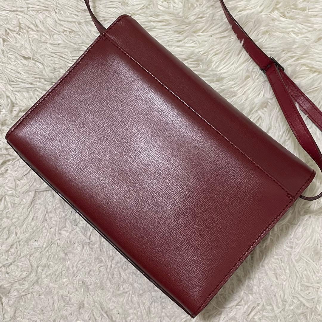 美品　フェラガモ　カメラバッグ　レッド　シルバー金具　ロゴ刻印　ショルダーバッグ