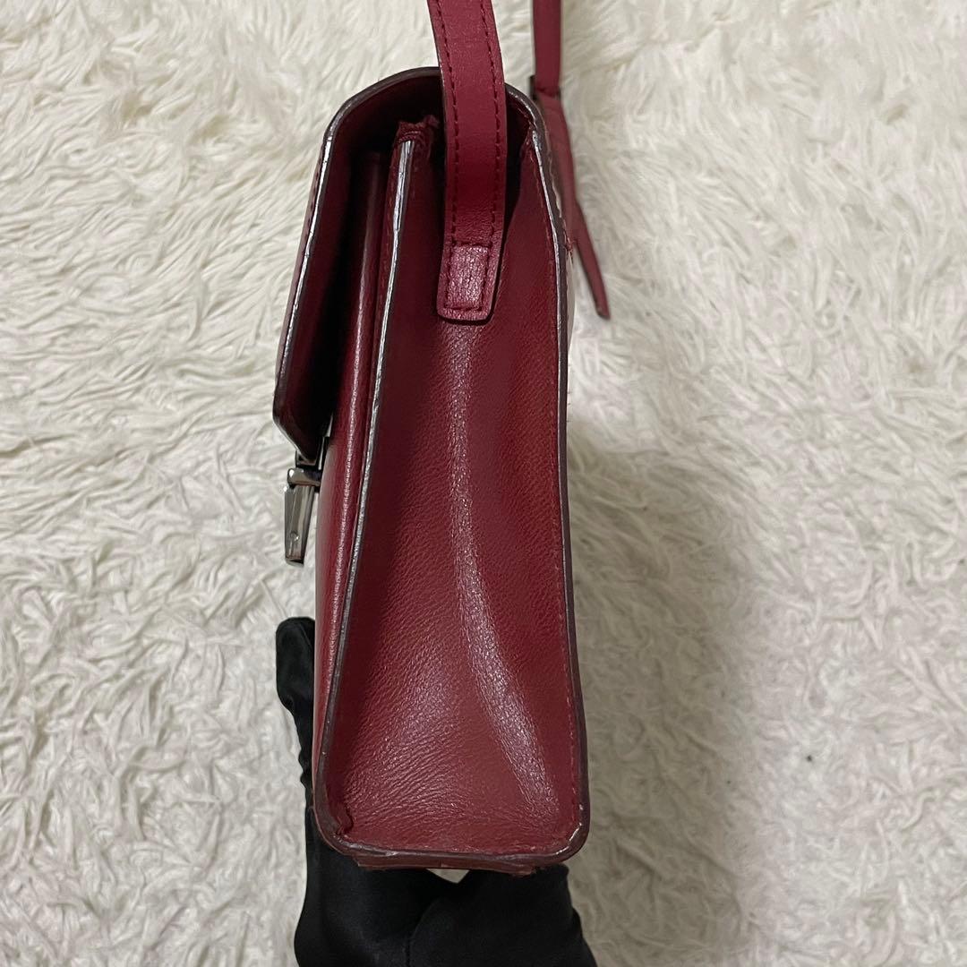 美品　フェラガモ　カメラバッグ　レッド　シルバー金具　ロゴ刻印　ショルダーバッグ