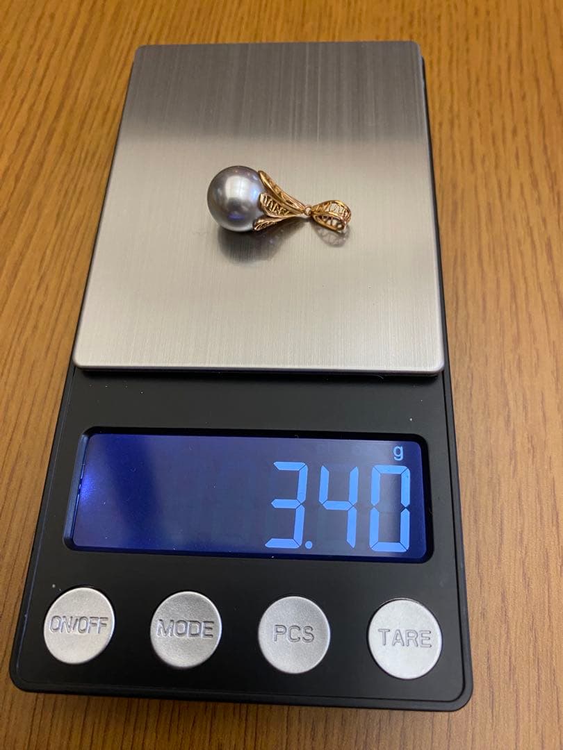 本真珠　黒パール　トップ １２ミリ 金具は刻印有ります。　K１８