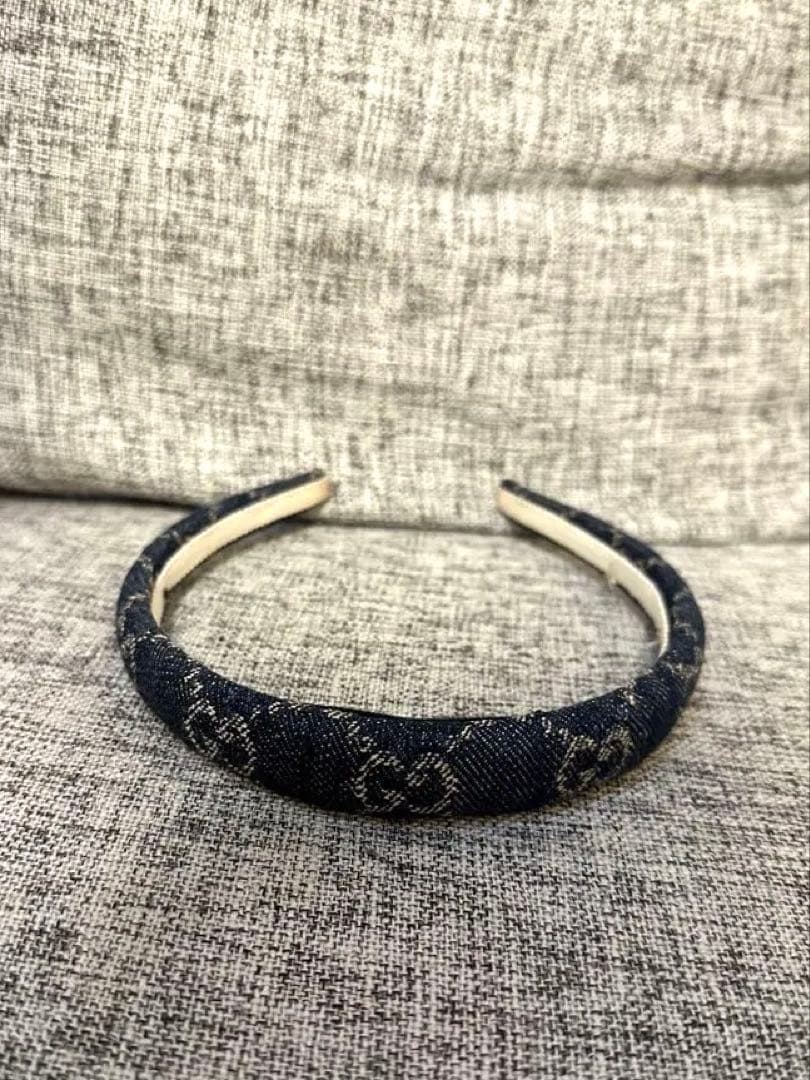 GUCCI デニム ヘアバンド ロゴ入り