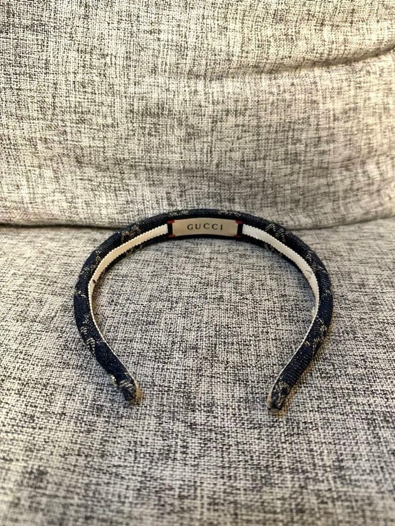 GUCCI デニム ヘアバンド ロゴ入り