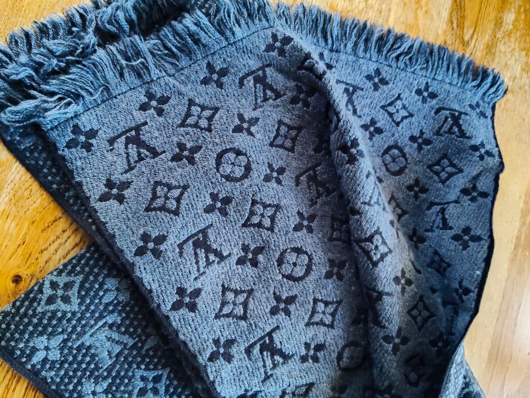 LOUIS VUITTON ダークブルーマフラー