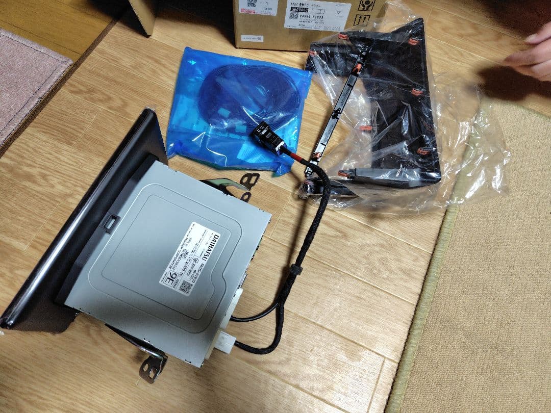 ダイハツタント　ディスプレイオーディオ本体 未使用 付属ケーブル付き