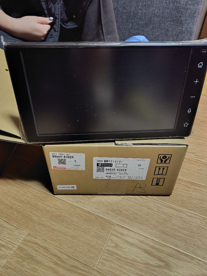 ダイハツタント　ディスプレイオーディオ本体 未使用 付属ケーブル付き