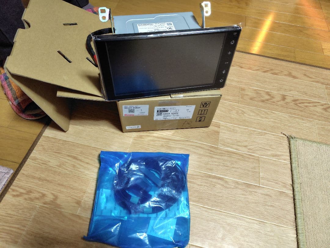 ダイハツタント　ディスプレイオーディオ本体 未使用 付属ケーブル付き