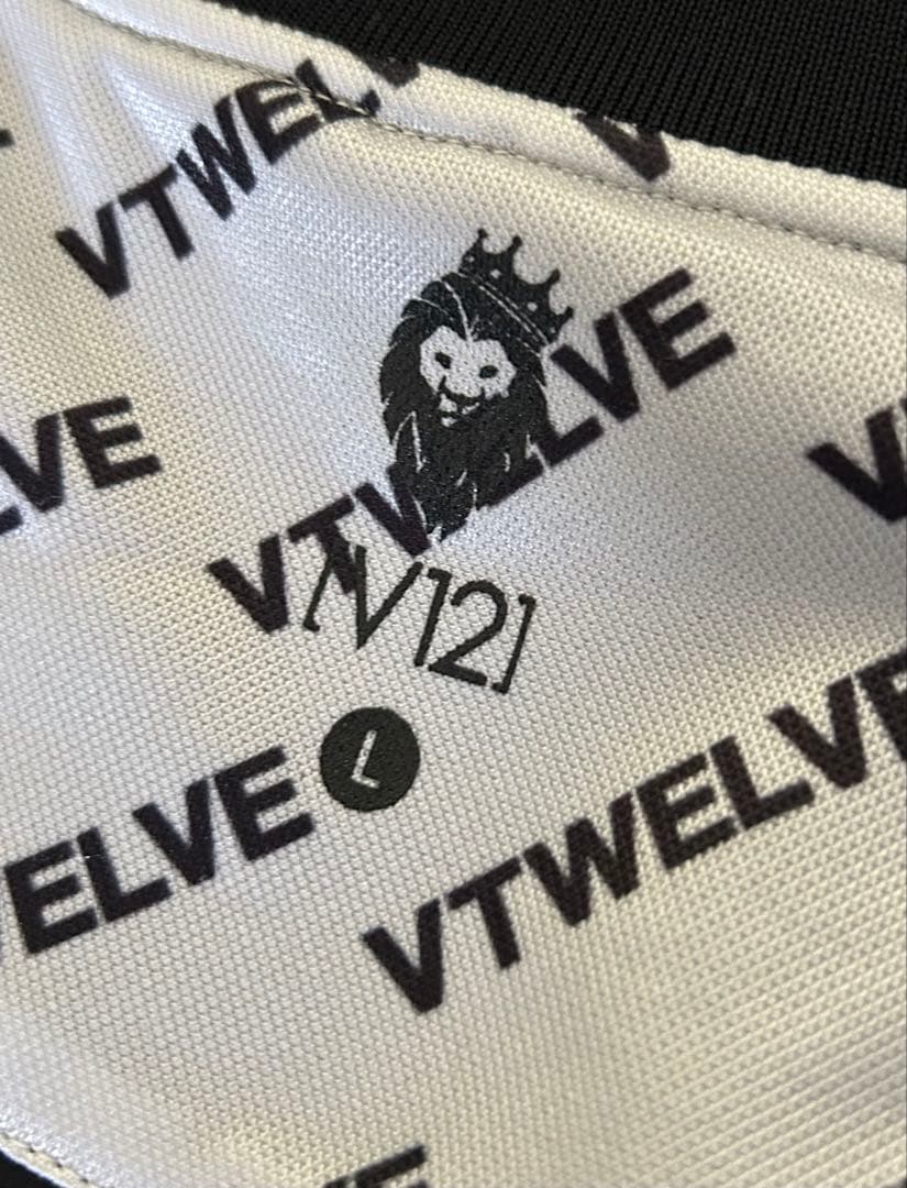 V12 ブラック ジップアップジャケット　Lサイズ