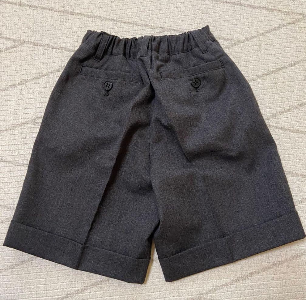 バーバリーキッズ スーツ ダークグレー120A ファミリア製エンジ色ネクタイ付