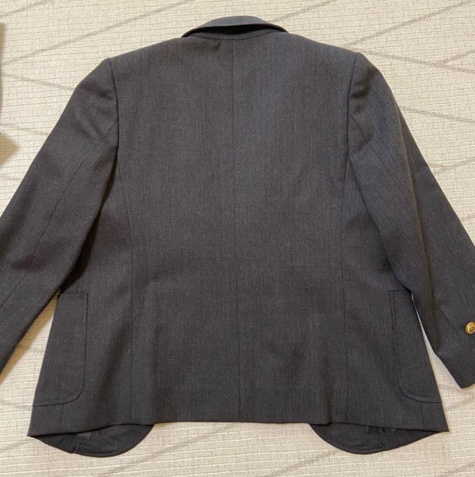 バーバリーキッズ スーツ ダークグレー120A ファミリア製エンジ色ネクタイ付