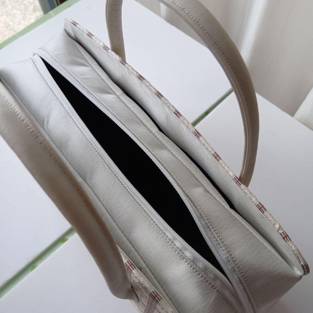 西陣織利休バック　ベージュとレッドの格子柄和装用バッグ