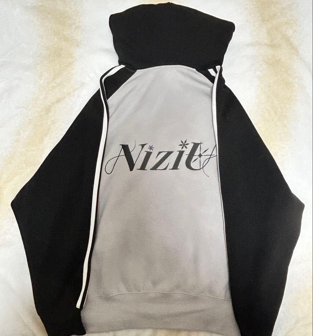 NiziU AWAKE フーディーパーカー　Lサイズ