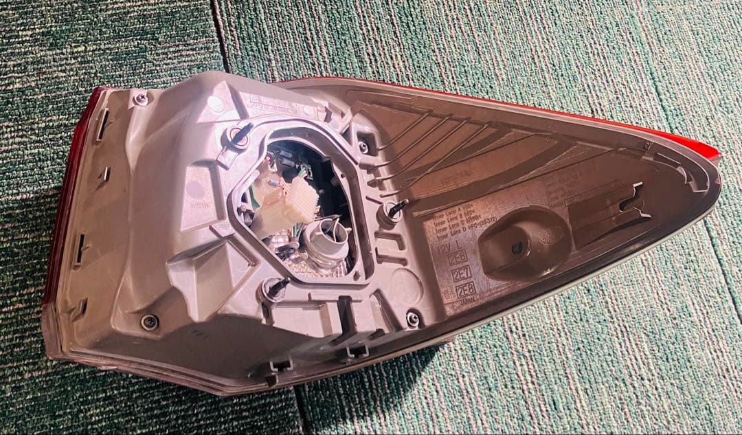 トヨタクラウンアスリートGRS200 テールライト 左