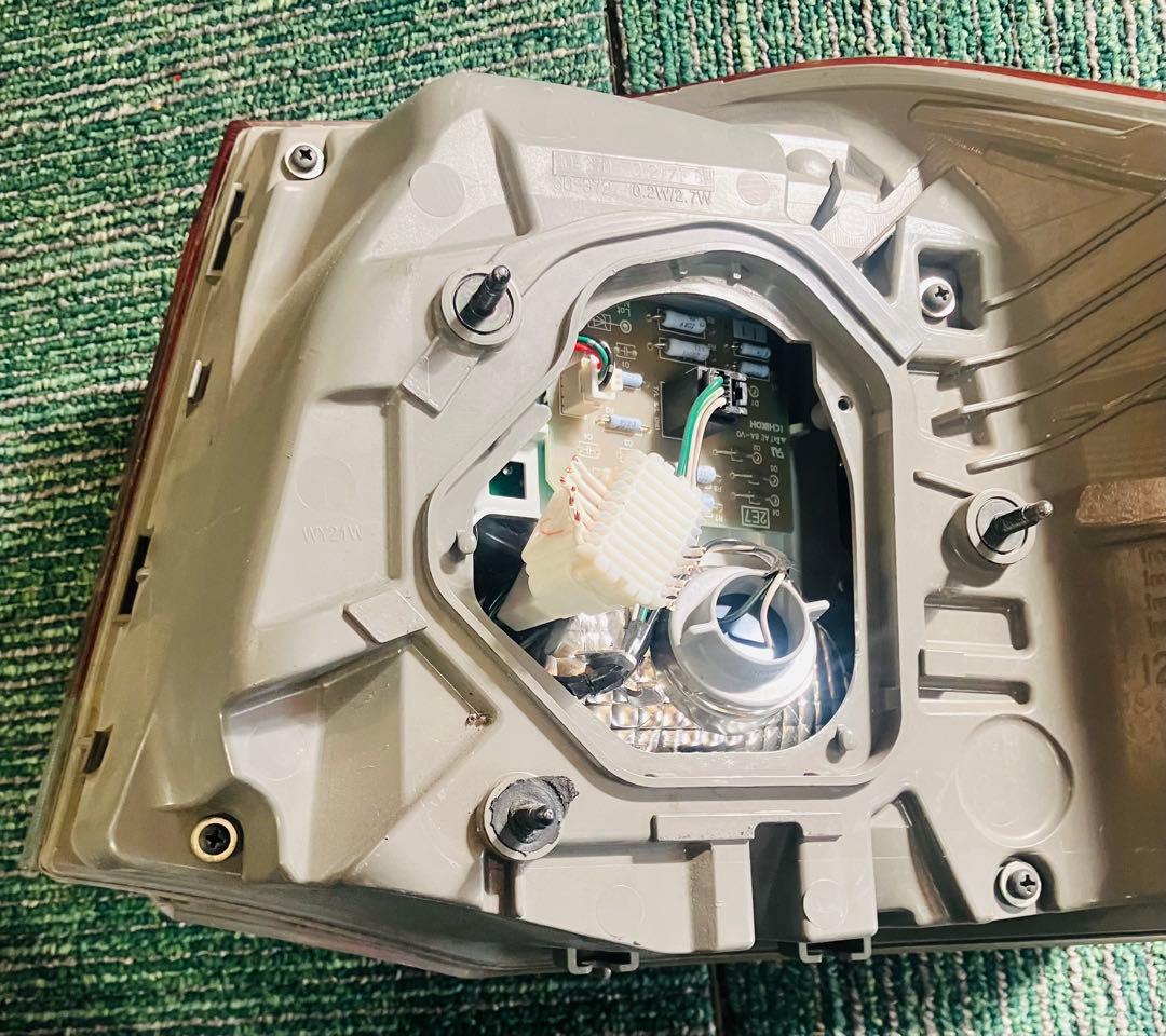 トヨタクラウンアスリートGRS200 テールライト 左